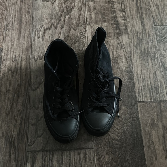 Converse - Picture 2 of 3